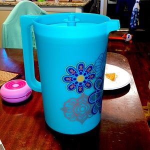 Tupperware 1 gal pitcher push top blue floral